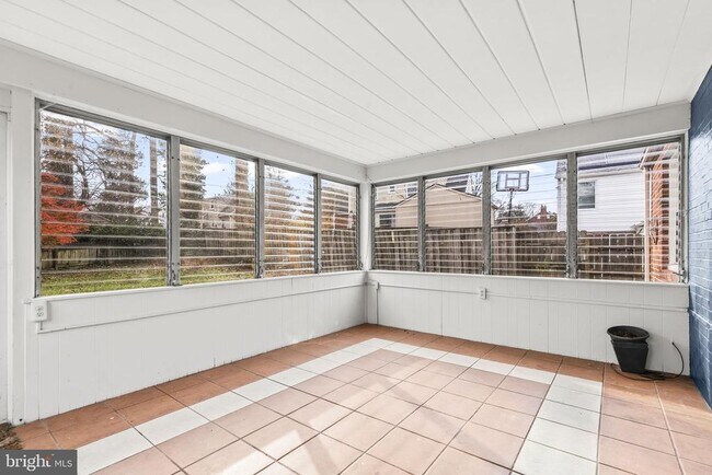 Building Photo - 4 E Franklin Ave