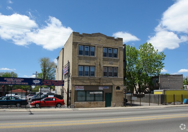 Building Photo - 1048 N Cicero Ave