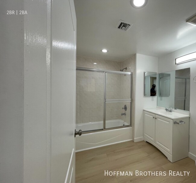 Building Photo - 10847 Fruitland Dr