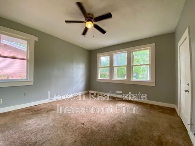 Building Photo - 2725 Lillian St