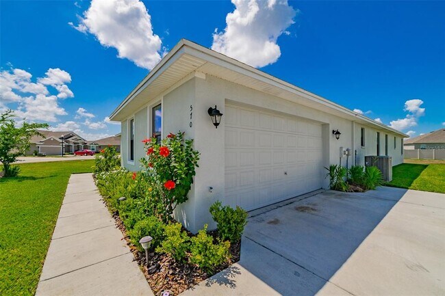 Building Photo - 570 Sanctuary Blvd