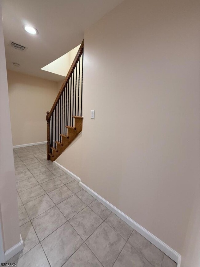 Building Photo - 208 Walnut St