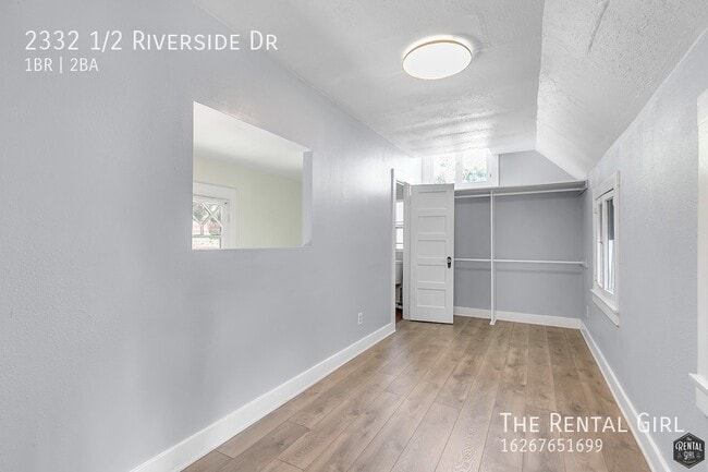 Building Photo - 2332 1/2 Riverside Dr-