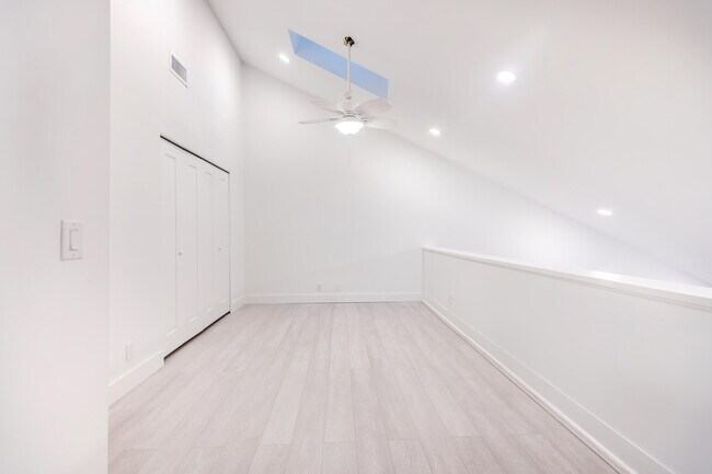 Building Photo - 7860 Stanway Pl