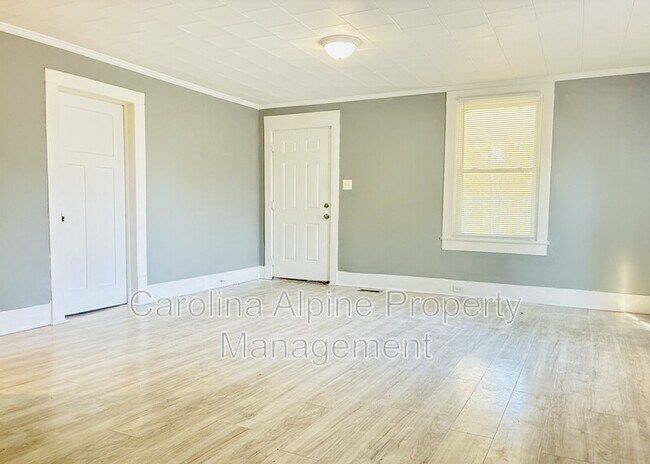 Building Photo - 910 Walnut St