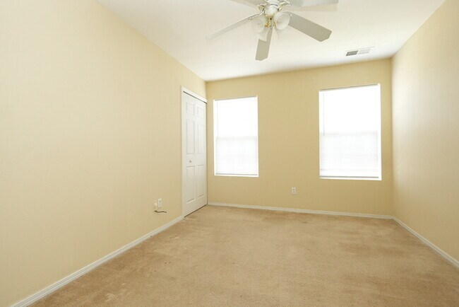 Building Photo - Lovely home situated on a cul-de-sac