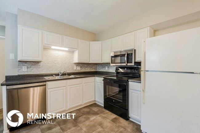 Building Photo - 4312 Oakcrest Dr