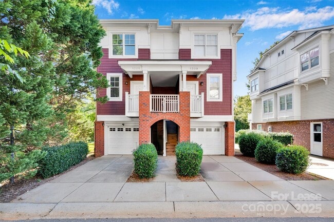 Building Photo - 1305 Summit Greenway Court