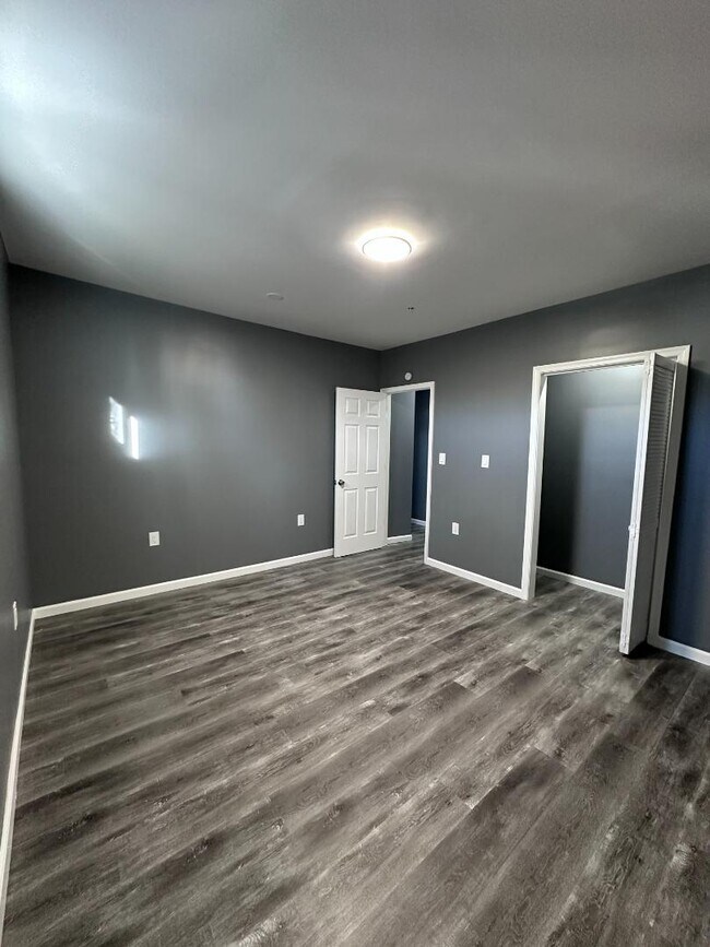 Building Photo - 153 Vine St