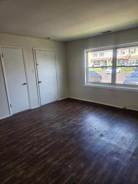 Living Room - 1100 Vincent Rd
