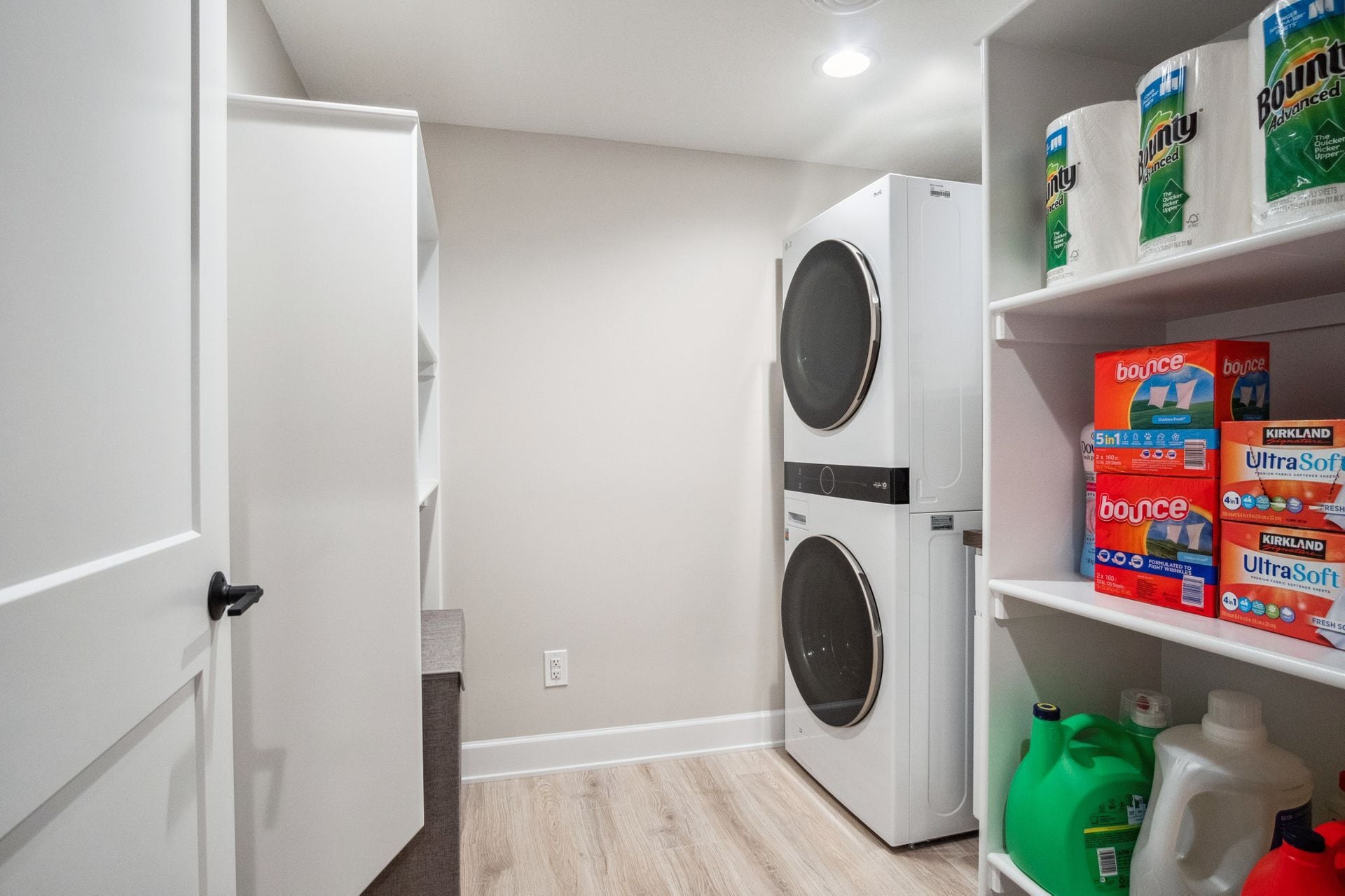 Building Photo - 6195 Hilltop Ct