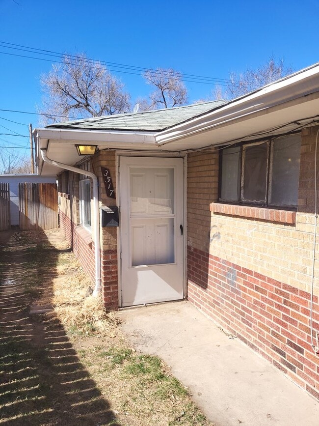 Building Photo - 3 bed 1 bath duplex in Clayton