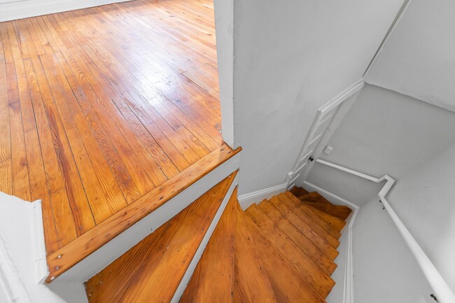 Building Photo - 378 N Evans St