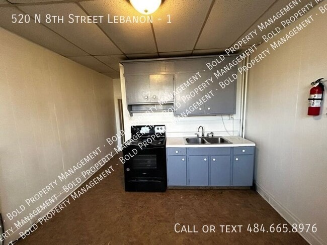 Building Photo - 1st Floor 2 Br apt  Hard wood floor HEAT i...