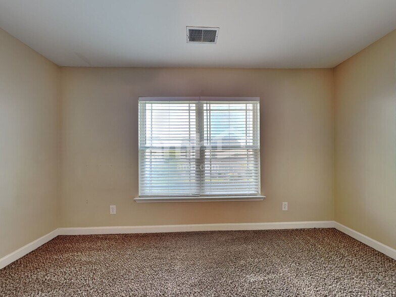 Building Photo - 132 Pine View Xing