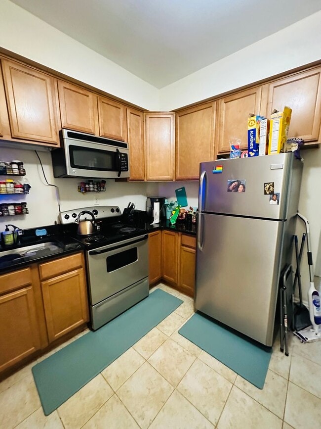 Building Photo - Beautifully Renovated 3bdrm/2.5bth Home Located in Richmond's North-side w/Balcony!