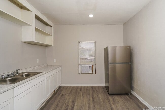 Building Photo - 614 Delgado St