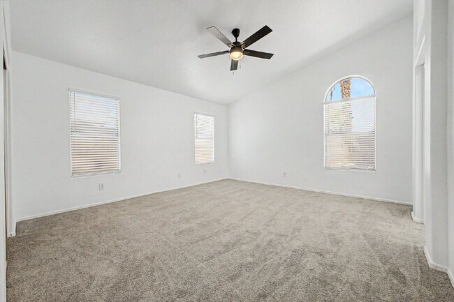 Building Photo - 12570 Desert Flower Rd