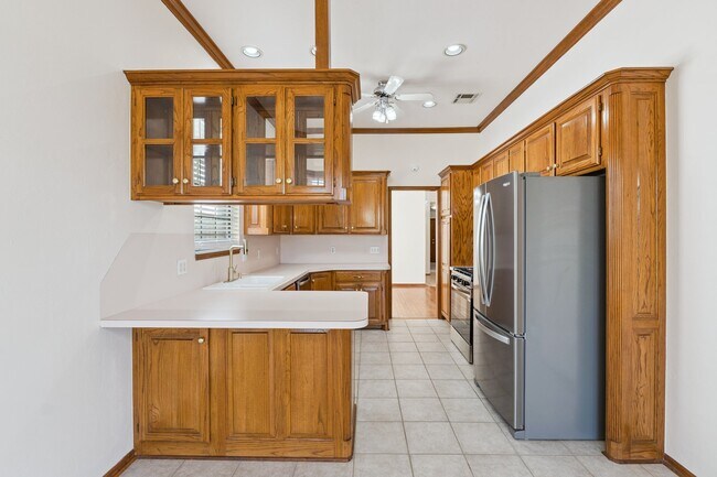 Building Photo - 11129 Springhollow Ct