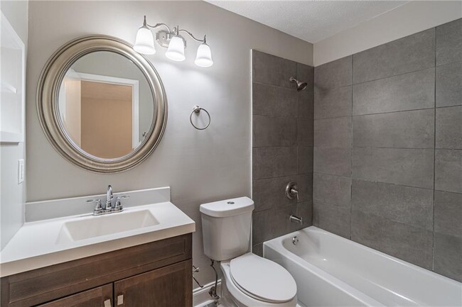 Building Photo - 210 Littlewick Way