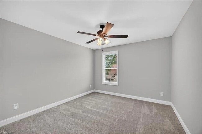 Building Photo - ****** $200 OFF FIRST FULL MONTH OF RENT!! ******