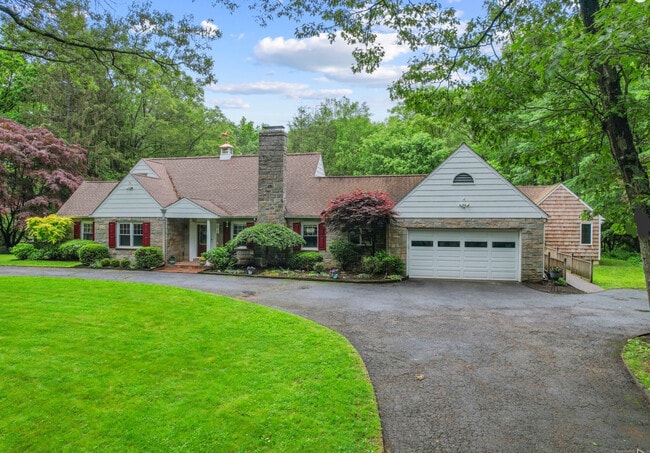 Building Photo - 190 E Rocks Rd