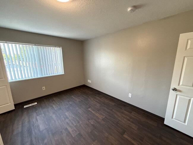 Building Photo - 4312 Sacramento Ct NE