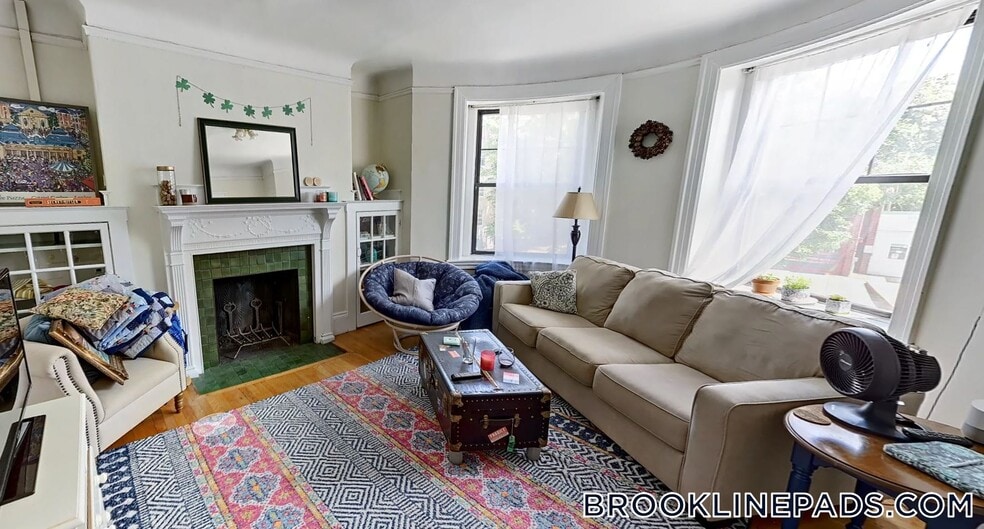 Building Photo - 48 Babcock St