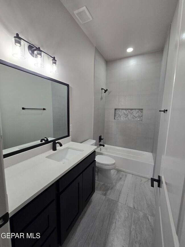 Building Photo - 13645 Keighly St