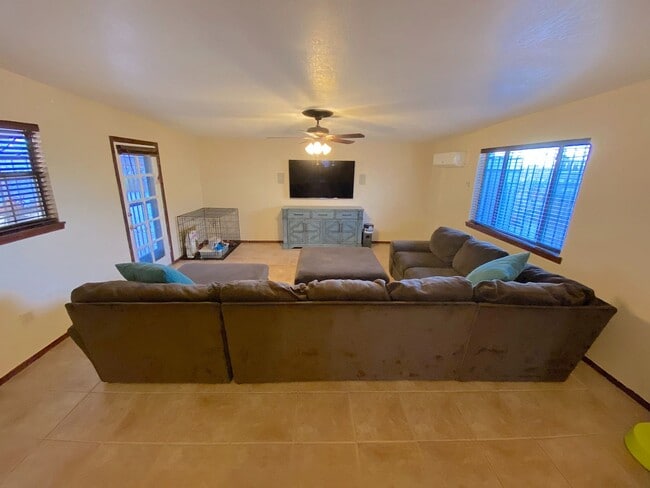 Building Photo - East El Paso 4 bed Refrig A/C!