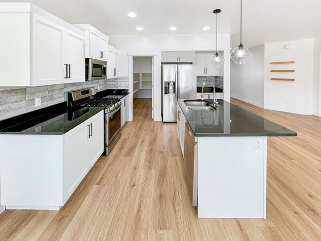 Building Photo - 3298 E Crimson Ridge Dr