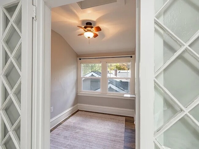 Building Photo - 423 W 17th Ave