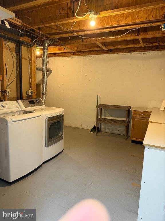 Building Photo - 4637 Luxberry Dr
