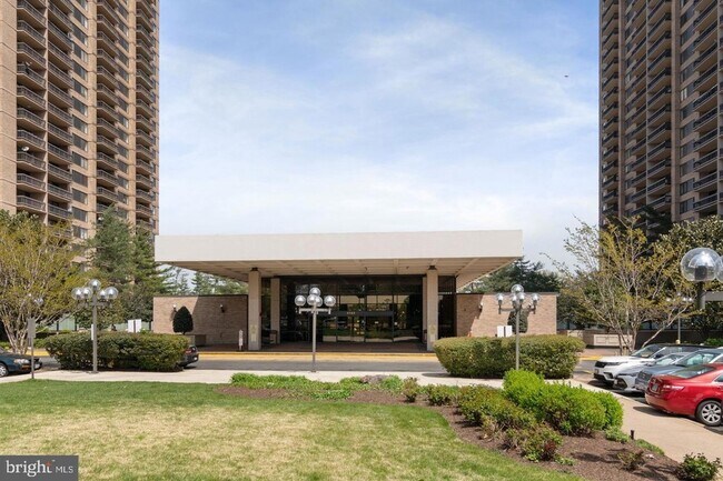 Building Photo - 3705 S George Mason Dr