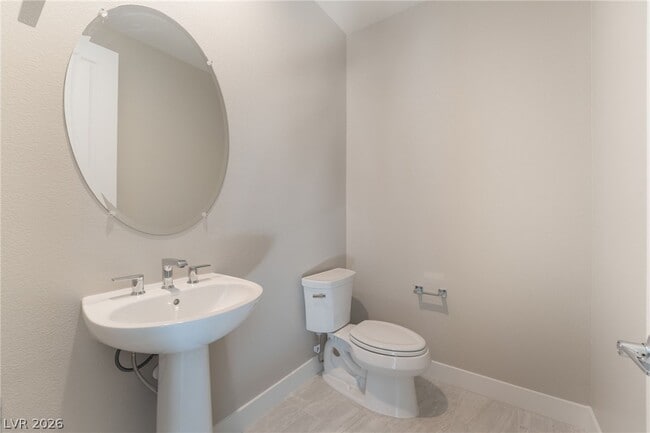 Building Photo - 667 Grey Saker St