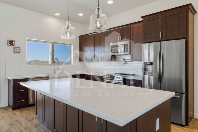 Building Photo - 48126 N Coyote Pass Rd