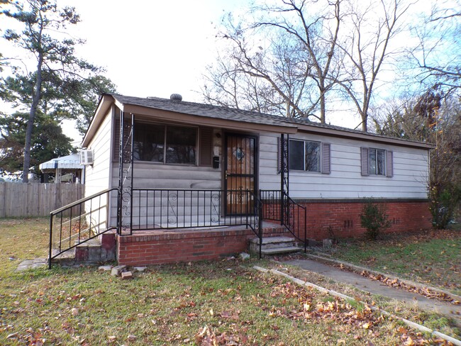 Building Photo - 3145 34th Ct N