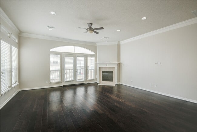 Building Photo - 5417 Lillian St