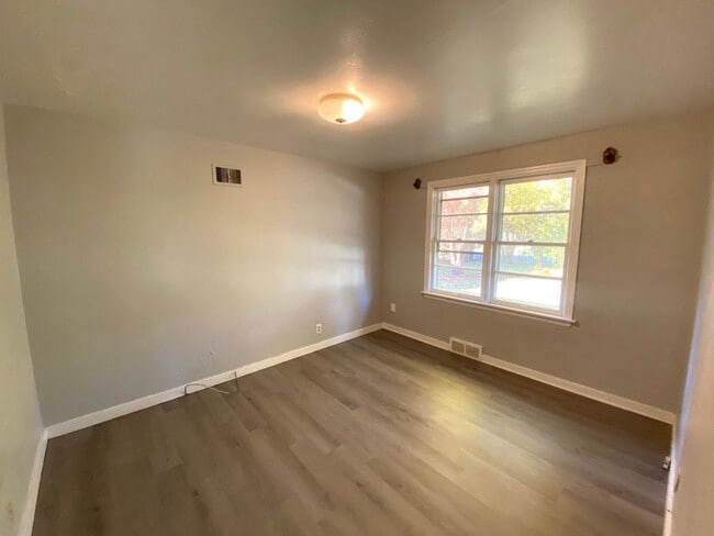 Building Photo - Don't Miss out! New Listing Available Now!...