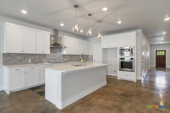 Building Photo - 223 Timberline Dr