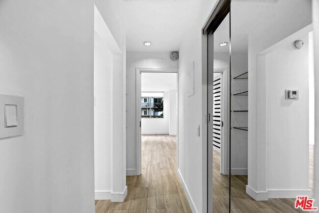 Building Photo - 10751 Wilshire Blvd