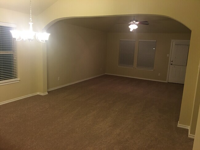 Building Photo - 2808 Adams Fall Ln