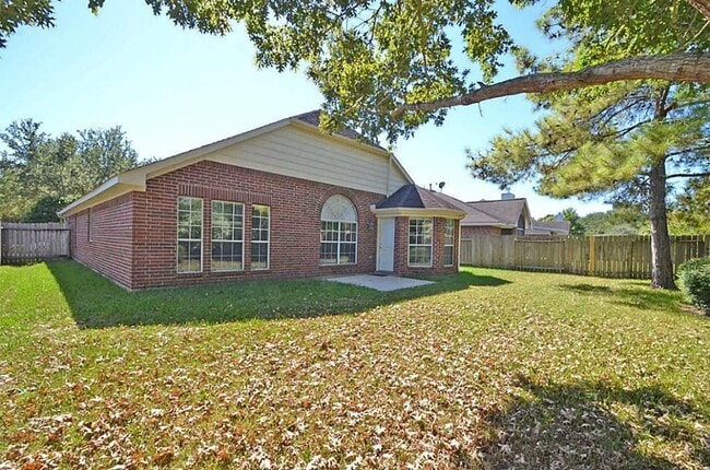 Building Photo - 4611 Silverlake Dr