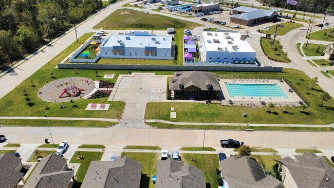 Building Photo - 17630 Holroyd Rd