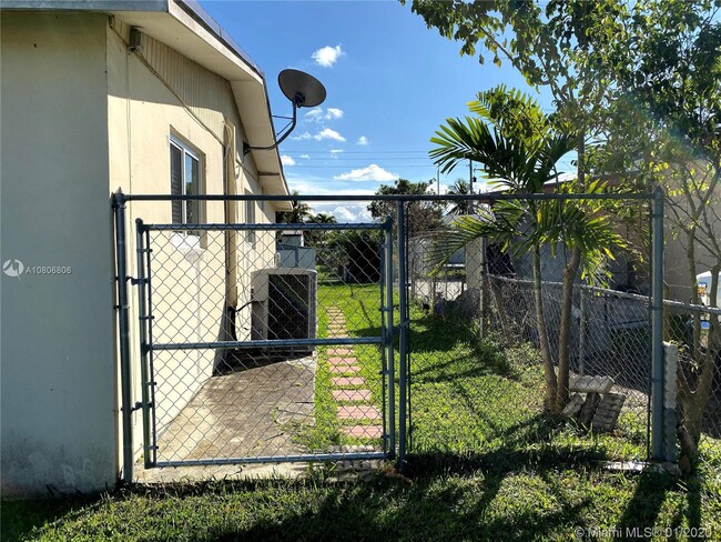 Primary Photo - 11870 SW 183rd St