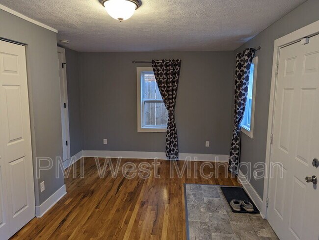 Building Photo - 144 Page St NE