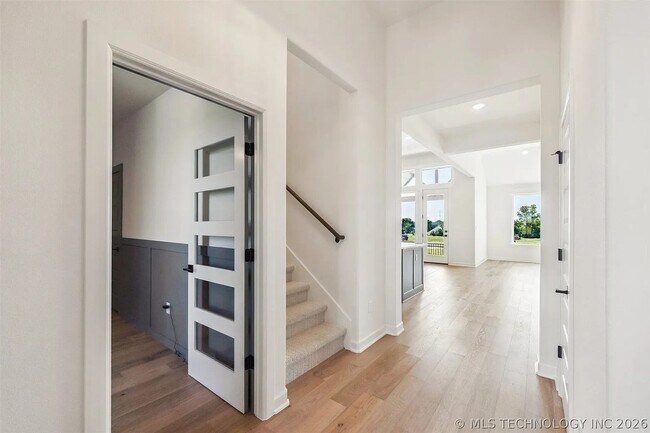 Building Photo - 5 Bed | 4 Bath House