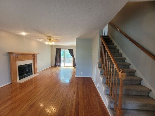 Building Photo - Charming 3-Bedroom Home with Spacious Livi...