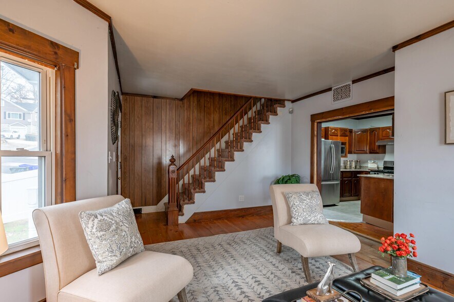 Building Photo - 459 Central St