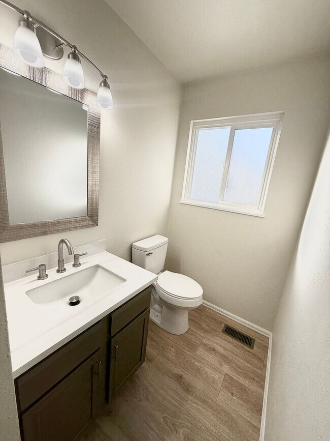 Building Photo - Beautiful Home on Picket for Rent!